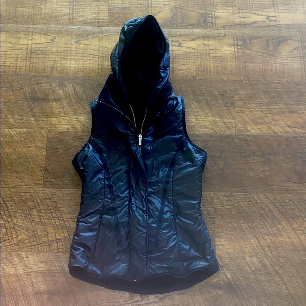 The most comfortable Lululemon black vest size 4